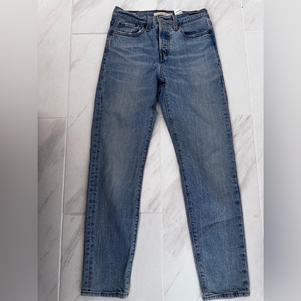 Levi’s Premium Wedgie Icon Fit Jeans (size 25)
